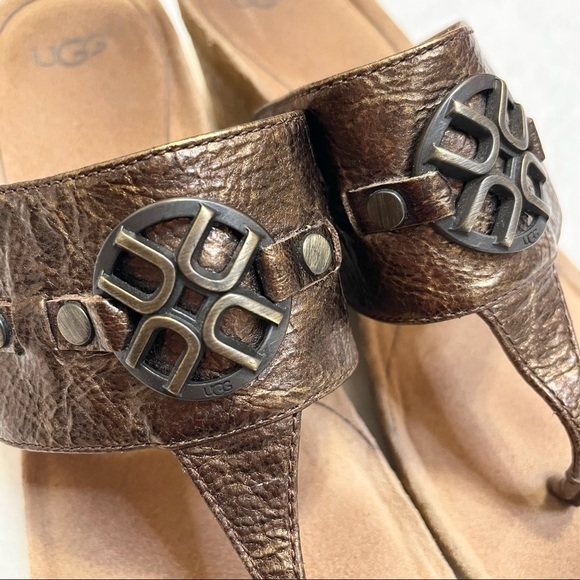UGG Australia Briella Bronze Wedge Thong Medallion Sandal Womens Size 9 - Picture 4 of 15